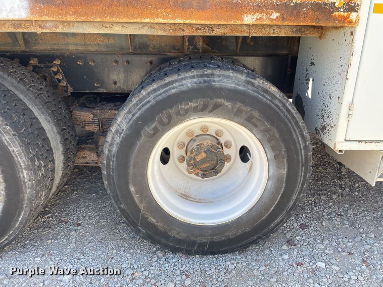 image for item MS9670 2010 International WorkStar 7300  crane truck