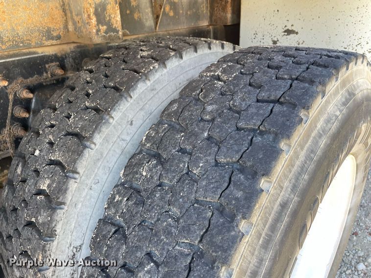 image for item MS9670 2010 International WorkStar 7300  crane truck