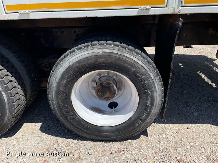 image for item MS9670 2010 International WorkStar 7300  crane truck