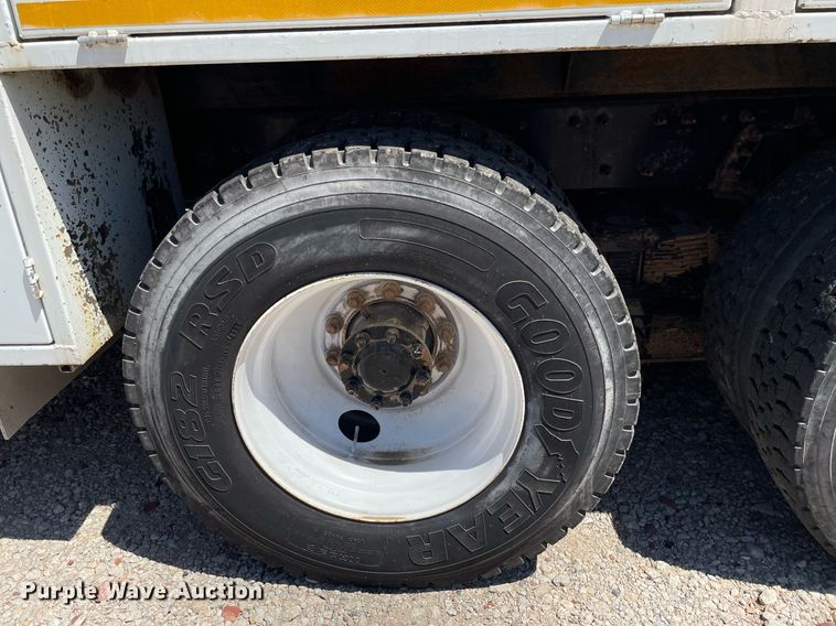 image for item MS9670 2010 International WorkStar 7300  crane truck