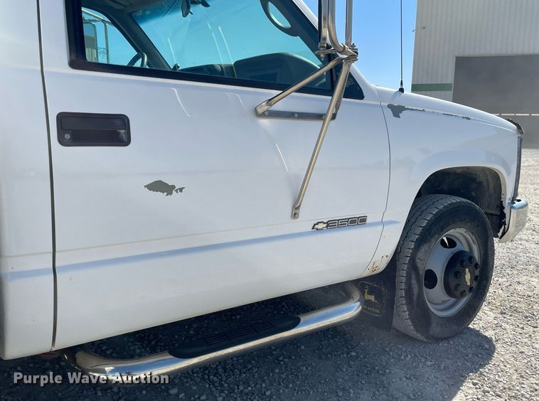 image for item MS9748 2000 Chevrolet C3500  utility bed pickup truck
