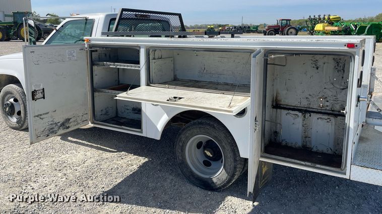 image for item MS9748 2000 Chevrolet C3500  utility bed pickup truck