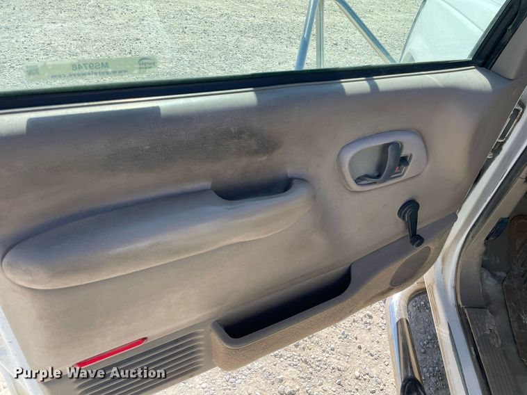 image for item MS9748 2000 Chevrolet C3500  utility bed pickup truck