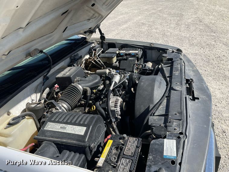 image for item MS9748 2000 Chevrolet C3500  utility bed pickup truck