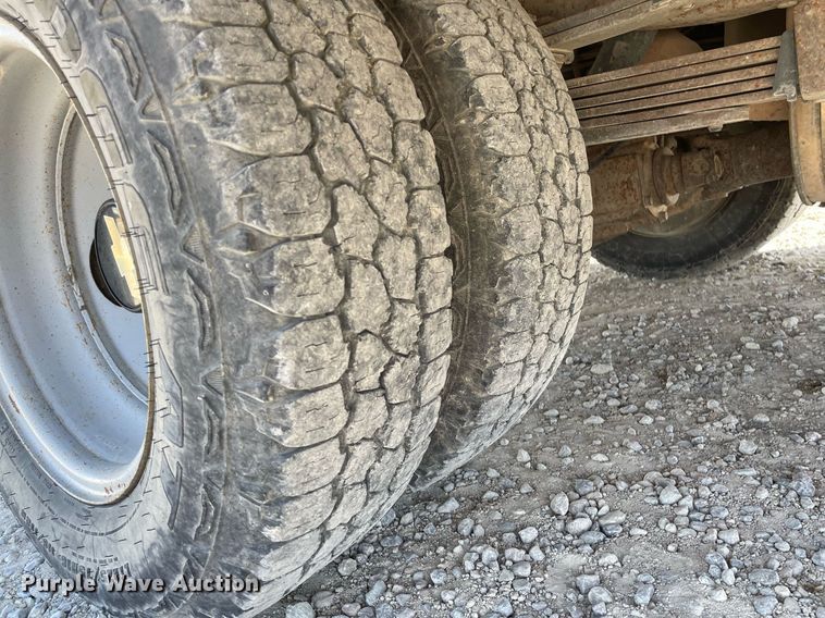 image for item MS9748 2000 Chevrolet C3500  utility bed pickup truck