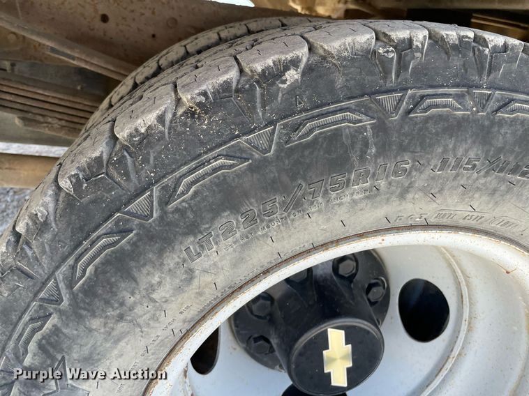 image for item MS9748 2000 Chevrolet C3500  utility bed pickup truck