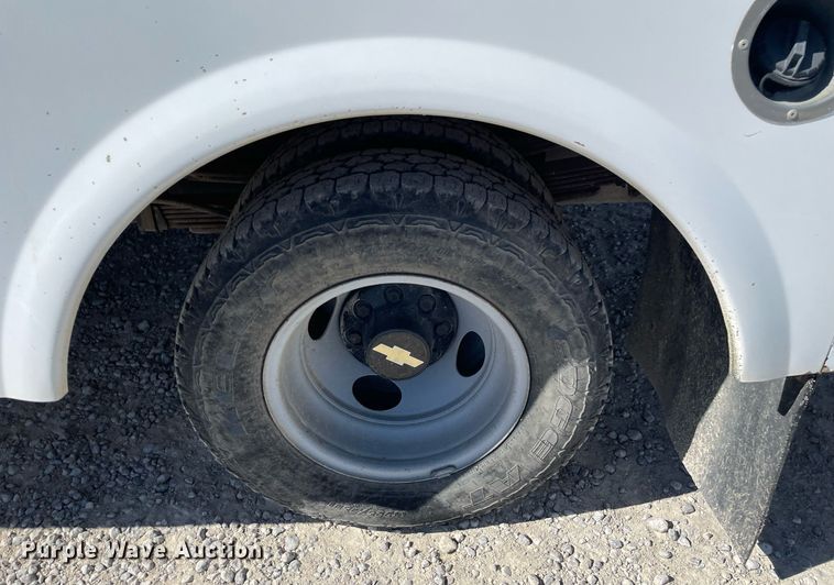 image for item MS9748 2000 Chevrolet C3500  utility bed pickup truck