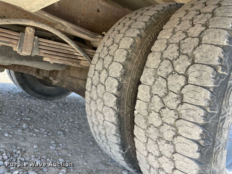 image for item MS9748 2000 Chevrolet C3500  utility bed pickup truck