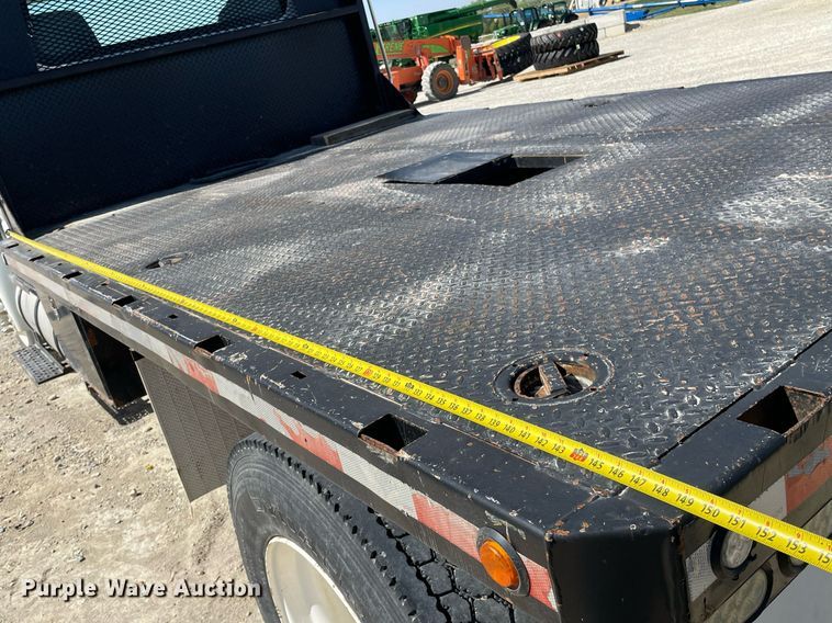 image for item MS9750 2007 International 4300  flatbed truck