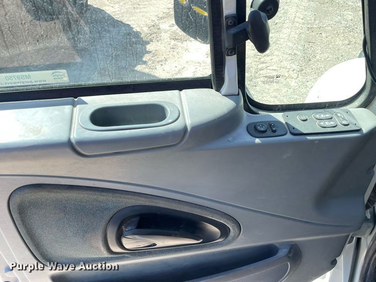 image for item MS9750 2007 International 4300  flatbed truck