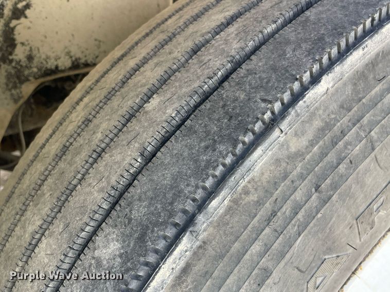 image for item MS9750 2007 International 4300  flatbed truck