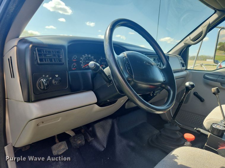 image for item MW9696 2001 Ford F650 Super Duty XL  dump truck