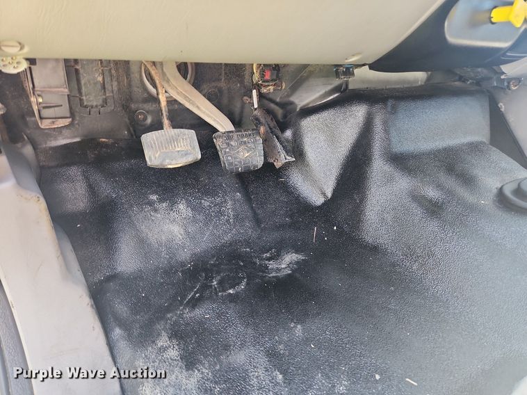 image for item MW9696 2001 Ford F650 Super Duty XL  dump truck