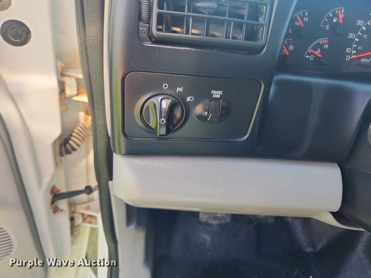 image for item MW9696 2001 Ford F650 Super Duty XL  dump truck