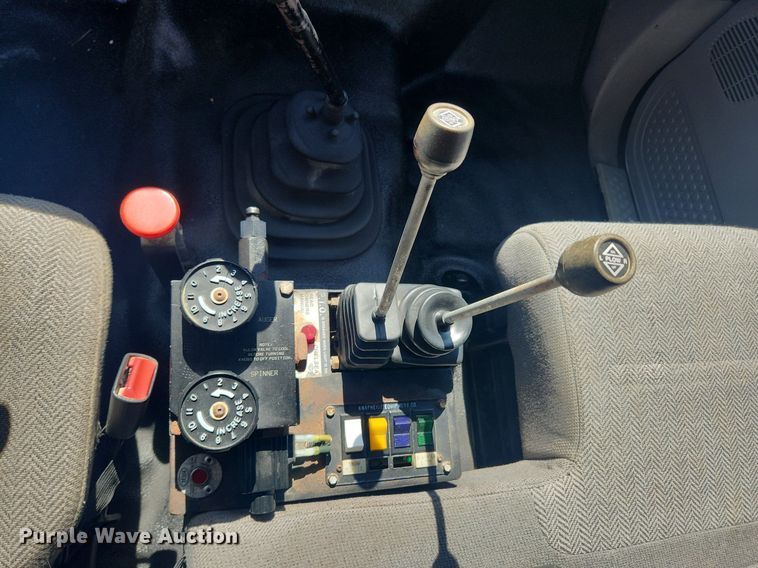 image for item MW9696 2001 Ford F650 Super Duty XL  dump truck