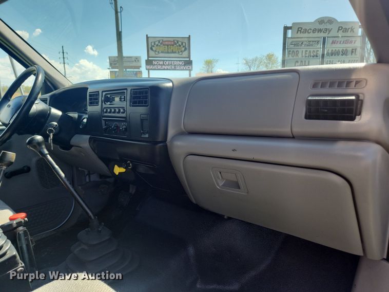 image for item MW9696 2001 Ford F650 Super Duty XL  dump truck