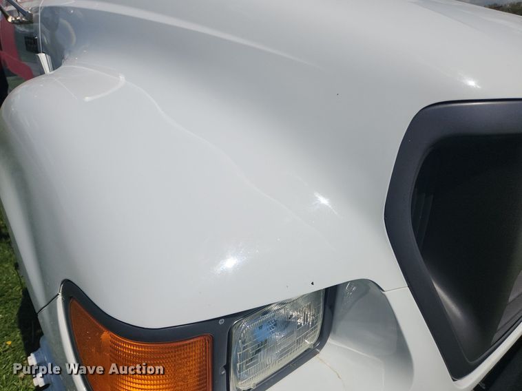 image for item MW9696 2001 Ford F650 Super Duty XL  dump truck