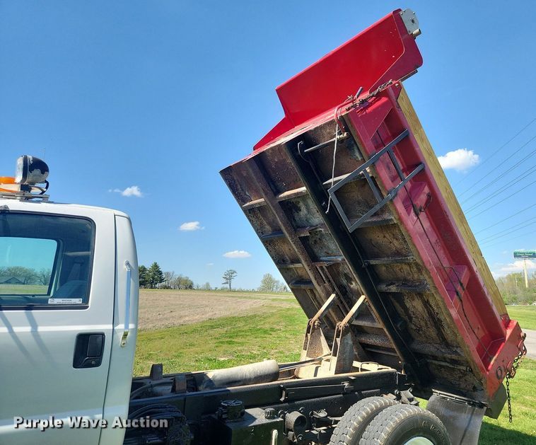 image for item MW9696 2001 Ford F650 Super Duty XL  dump truck