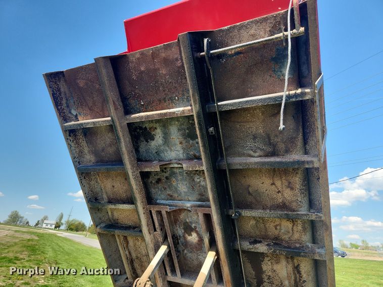 image for item MW9696 2001 Ford F650 Super Duty XL  dump truck