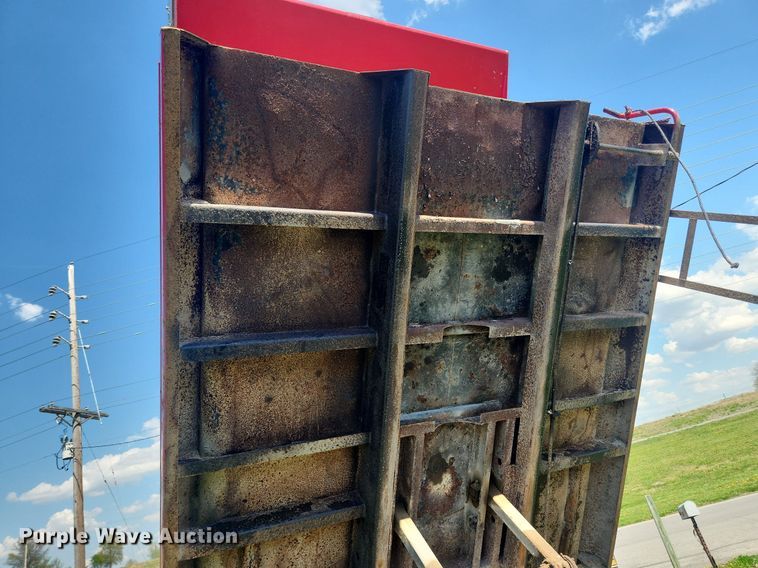 image for item MW9696 2001 Ford F650 Super Duty XL  dump truck