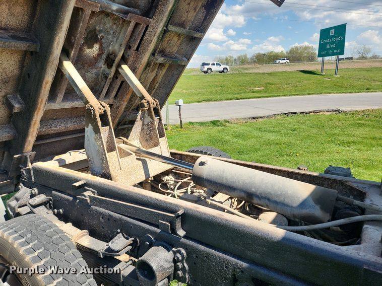 image for item MW9696 2001 Ford F650 Super Duty XL  dump truck