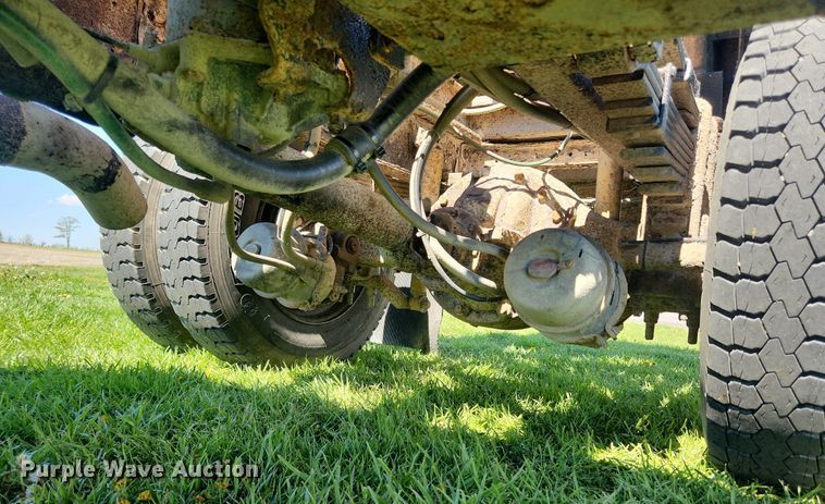 image for item MW9696 2001 Ford F650 Super Duty XL  dump truck