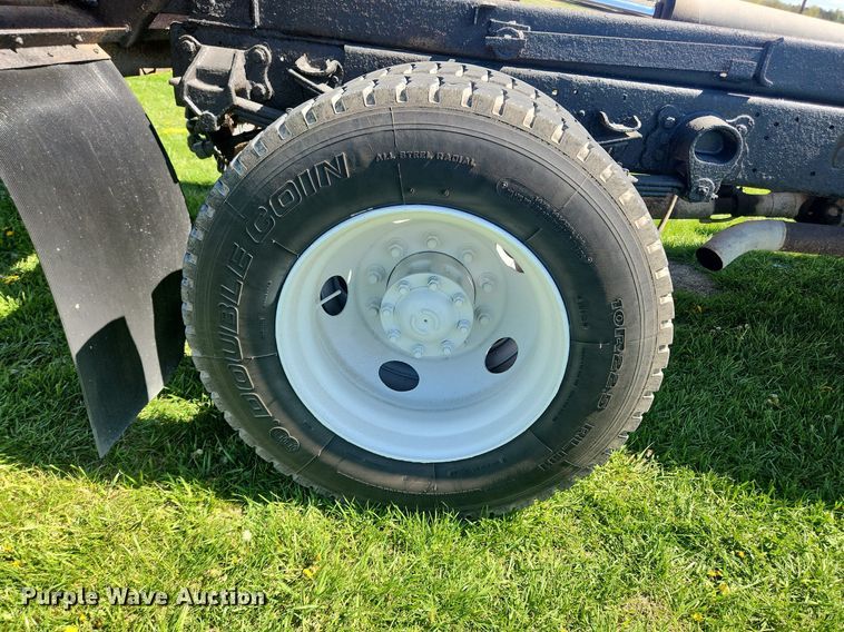 image for item MW9696 2001 Ford F650 Super Duty XL  dump truck