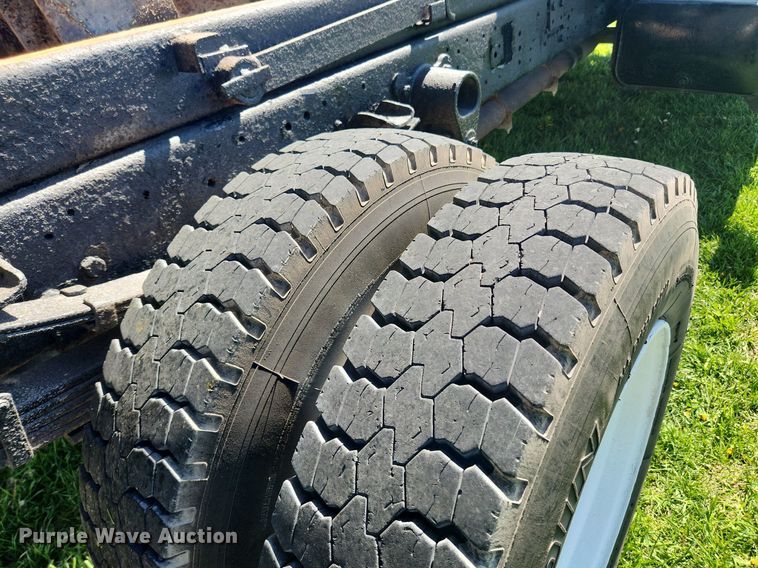 image for item MW9696 2001 Ford F650 Super Duty XL  dump truck