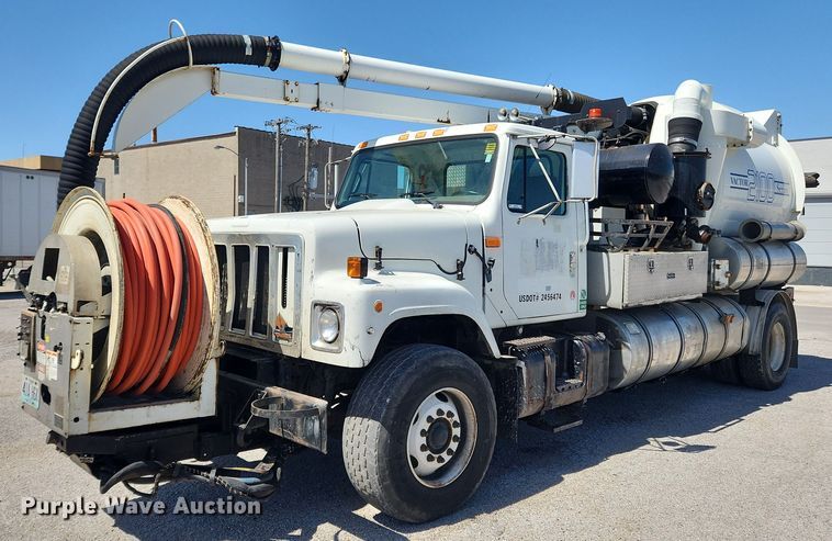 image for item MW9709 2002 International 2554  sewer jetter truck