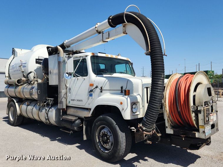 image for item MW9709 2002 International 2554  sewer jetter truck