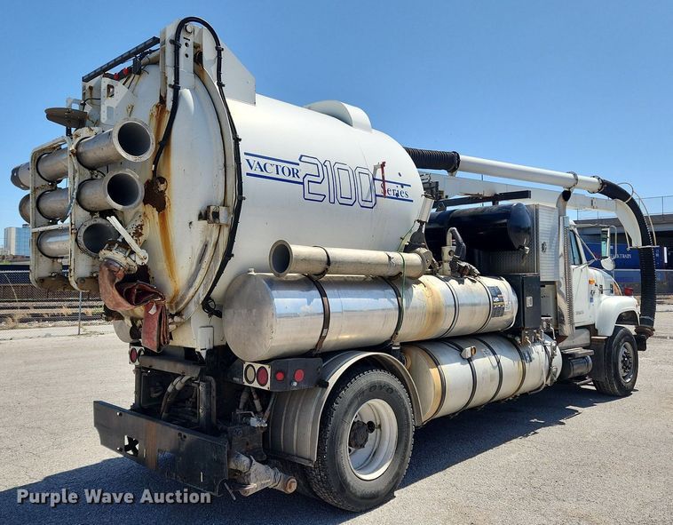 image for item MW9709 2002 International 2554  sewer jetter truck