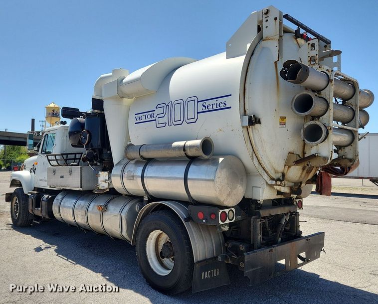 image for item MW9709 2002 International 2554  sewer jetter truck