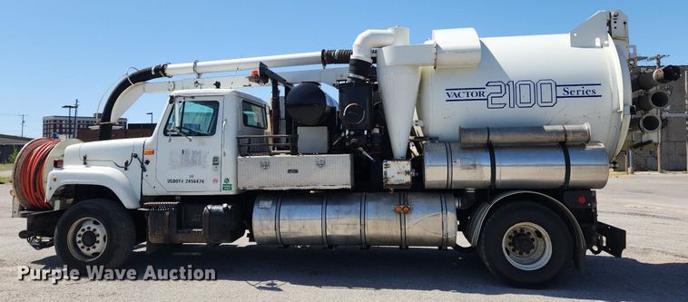 image for item MW9709 2002 International 2554  sewer jetter truck