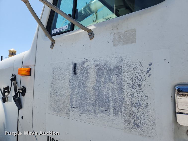 image for item MW9709 2002 International 2554  sewer jetter truck