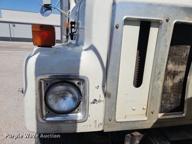 image for item MW9709 2002 International 2554  sewer jetter truck