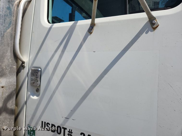 image for item MW9709 2002 International 2554  sewer jetter truck