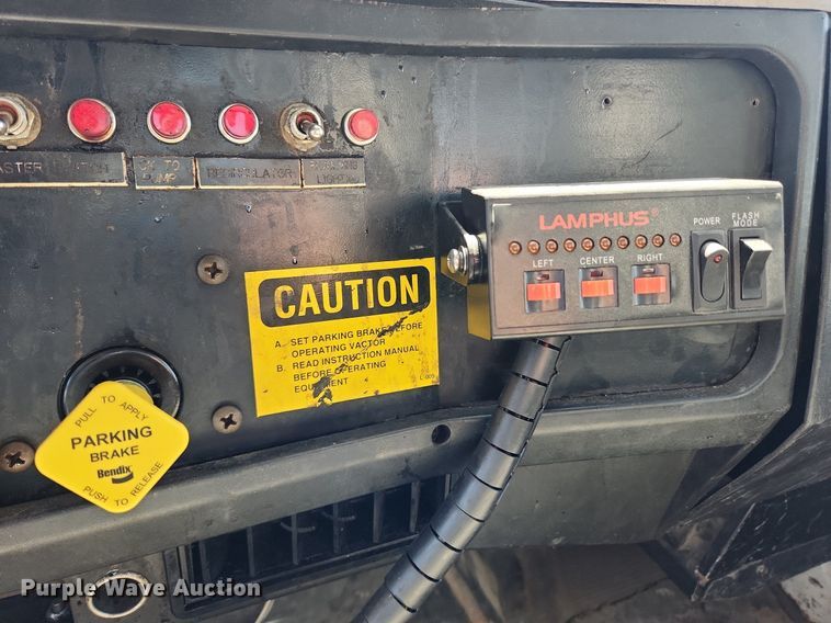 image for item MW9709 2002 International 2554  sewer jetter truck