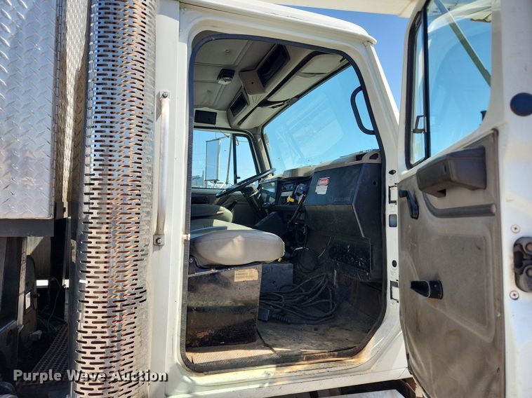 image for item MW9709 2002 International 2554  sewer jetter truck