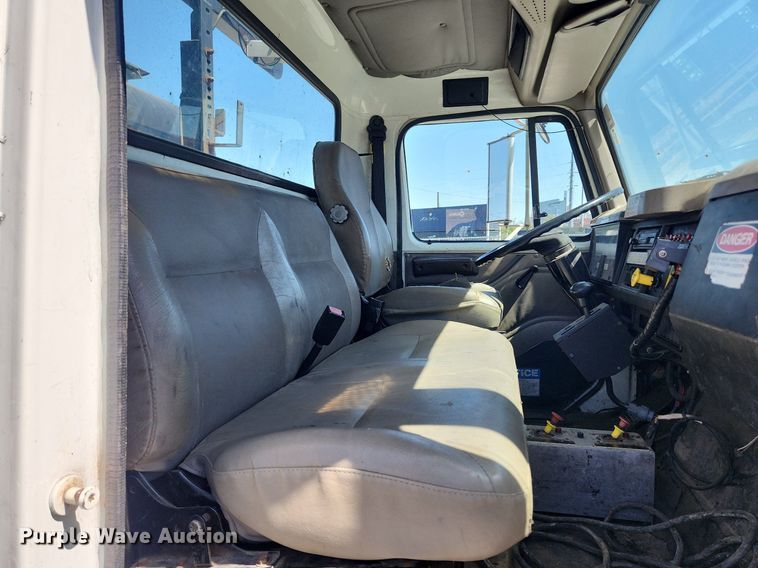 image for item MW9709 2002 International 2554  sewer jetter truck