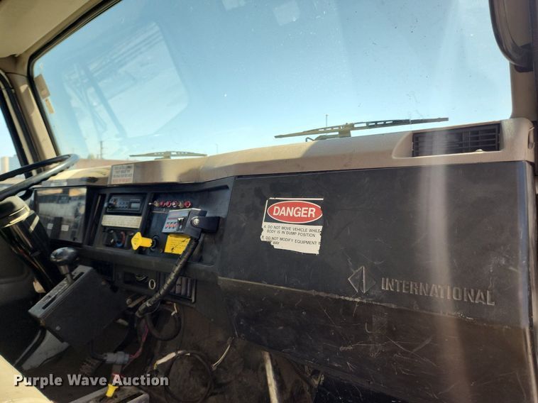 image for item MW9709 2002 International 2554  sewer jetter truck