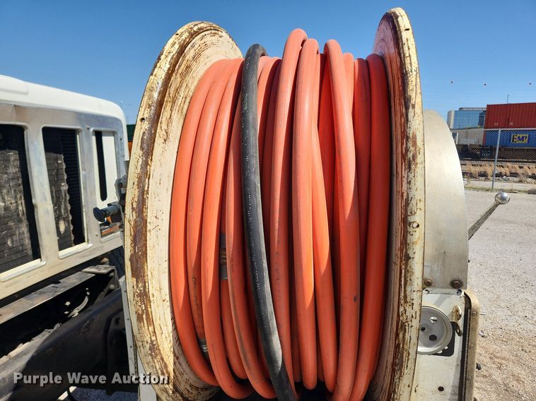 image for item MW9709 2002 International 2554  sewer jetter truck