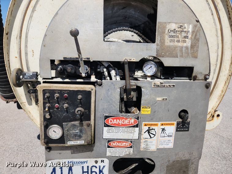 image for item MW9709 2002 International 2554  sewer jetter truck