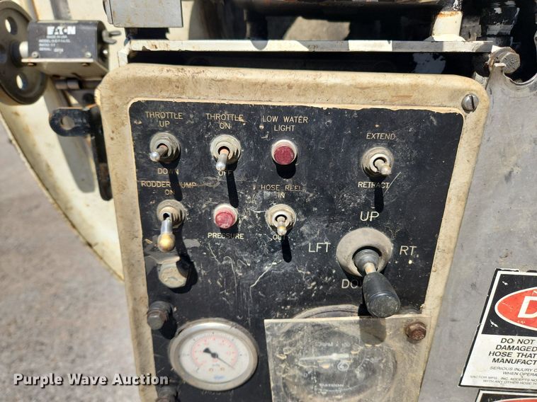 image for item MW9709 2002 International 2554  sewer jetter truck