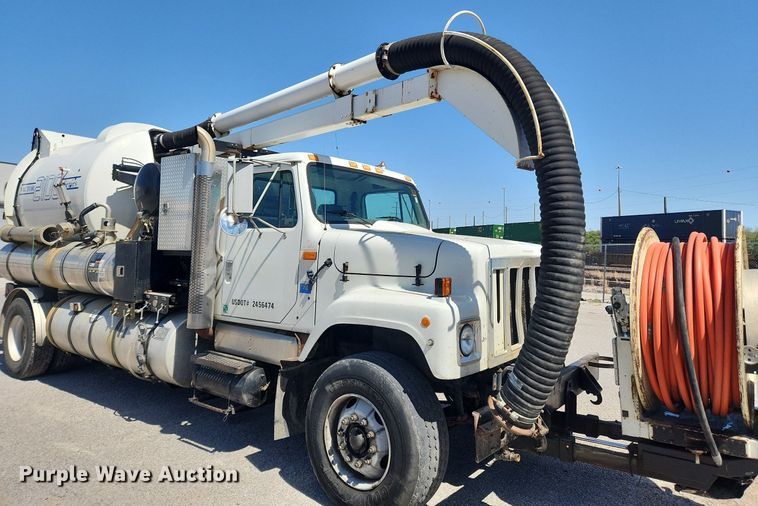 image for item MW9709 2002 International 2554  sewer jetter truck
