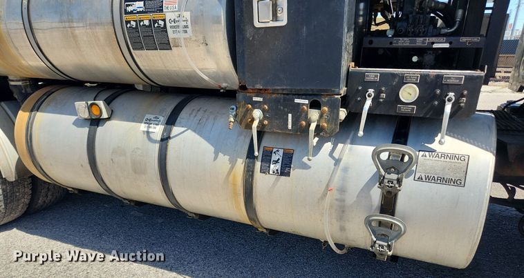 image for item MW9709 2002 International 2554  sewer jetter truck