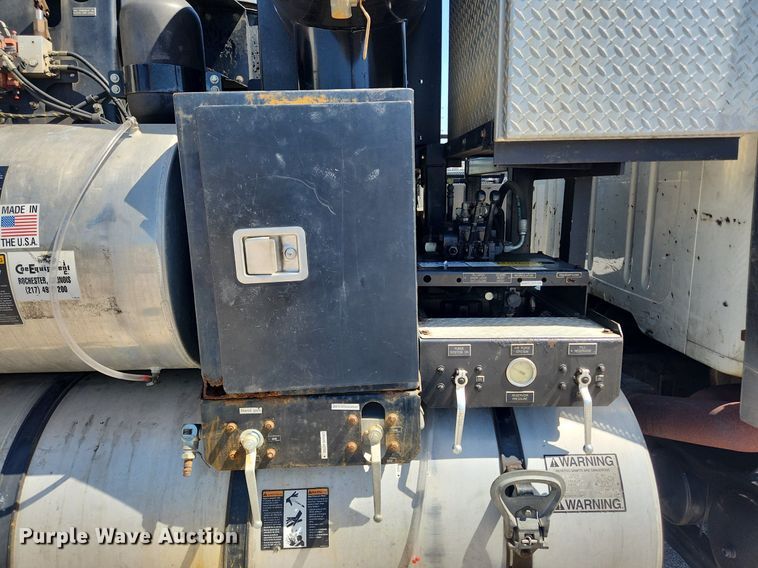 image for item MW9709 2002 International 2554  sewer jetter truck