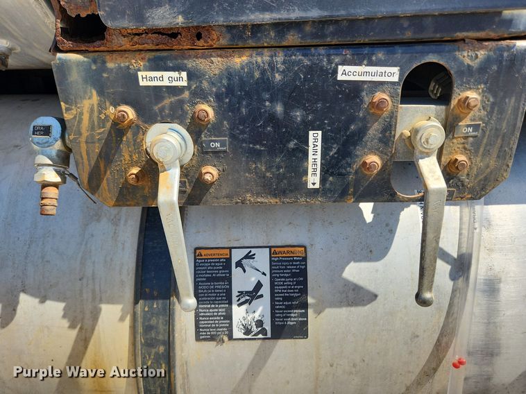 image for item MW9709 2002 International 2554  sewer jetter truck