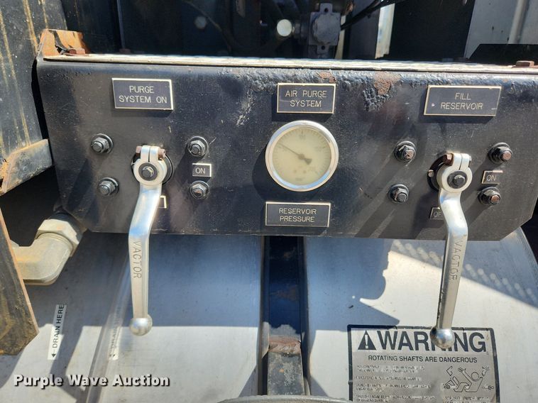 image for item MW9709 2002 International 2554  sewer jetter truck