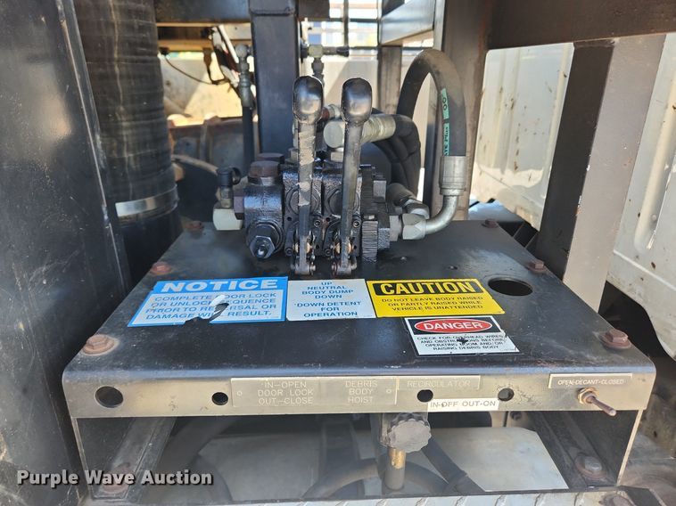 image for item MW9709 2002 International 2554  sewer jetter truck