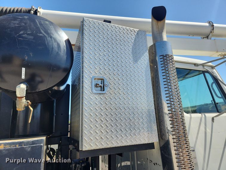 image for item MW9709 2002 International 2554  sewer jetter truck